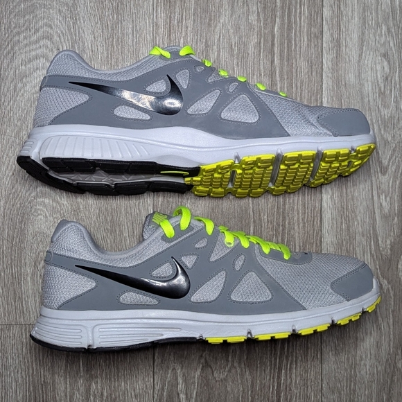 Nike Revolution 2 Wolf Grey Volt Running Shoes - Picture 2 of 4